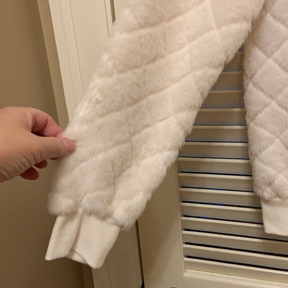 Almost Famous “Fur” Sweater in an Off White - Picture 5 of 9